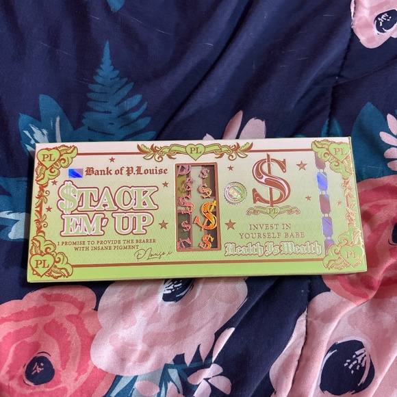 Green eyeshadow palette - Picture 1 of 5
